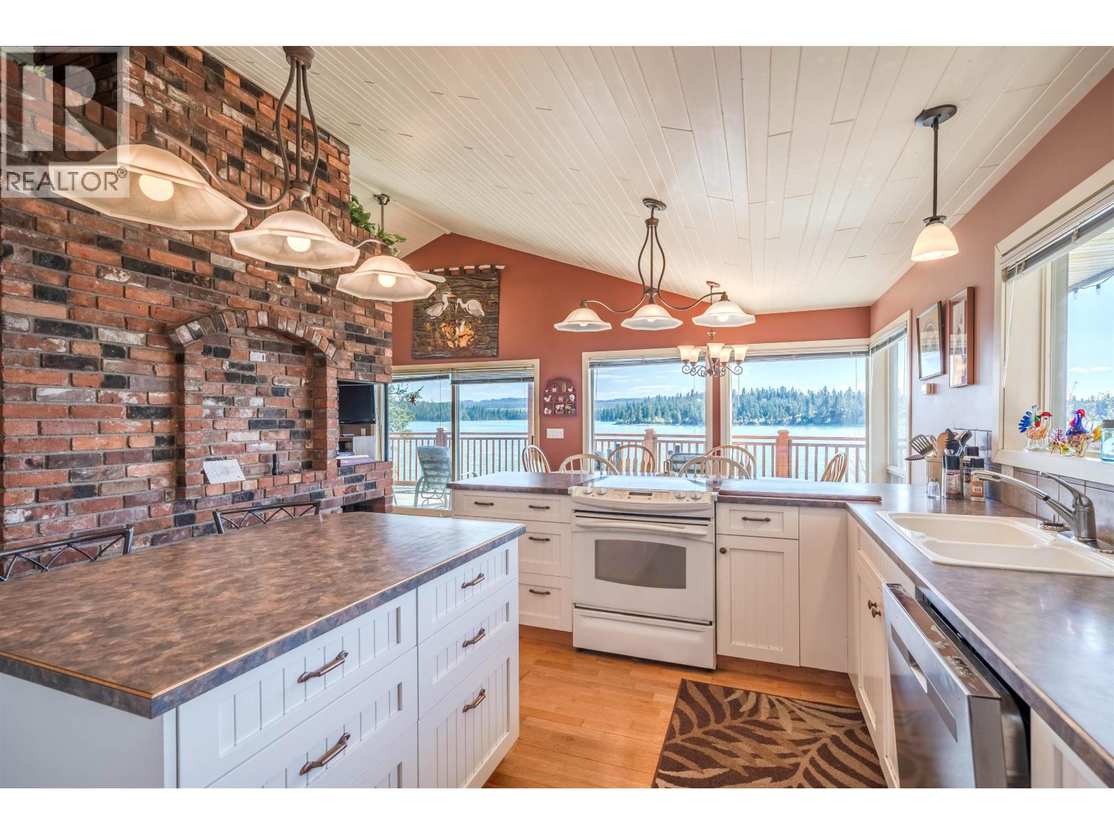 6410 FOX CRESCENT - 6