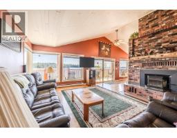 Family room - 6410 Fox Crescent, Green Lake, BC V0K2K0 Photo 8
