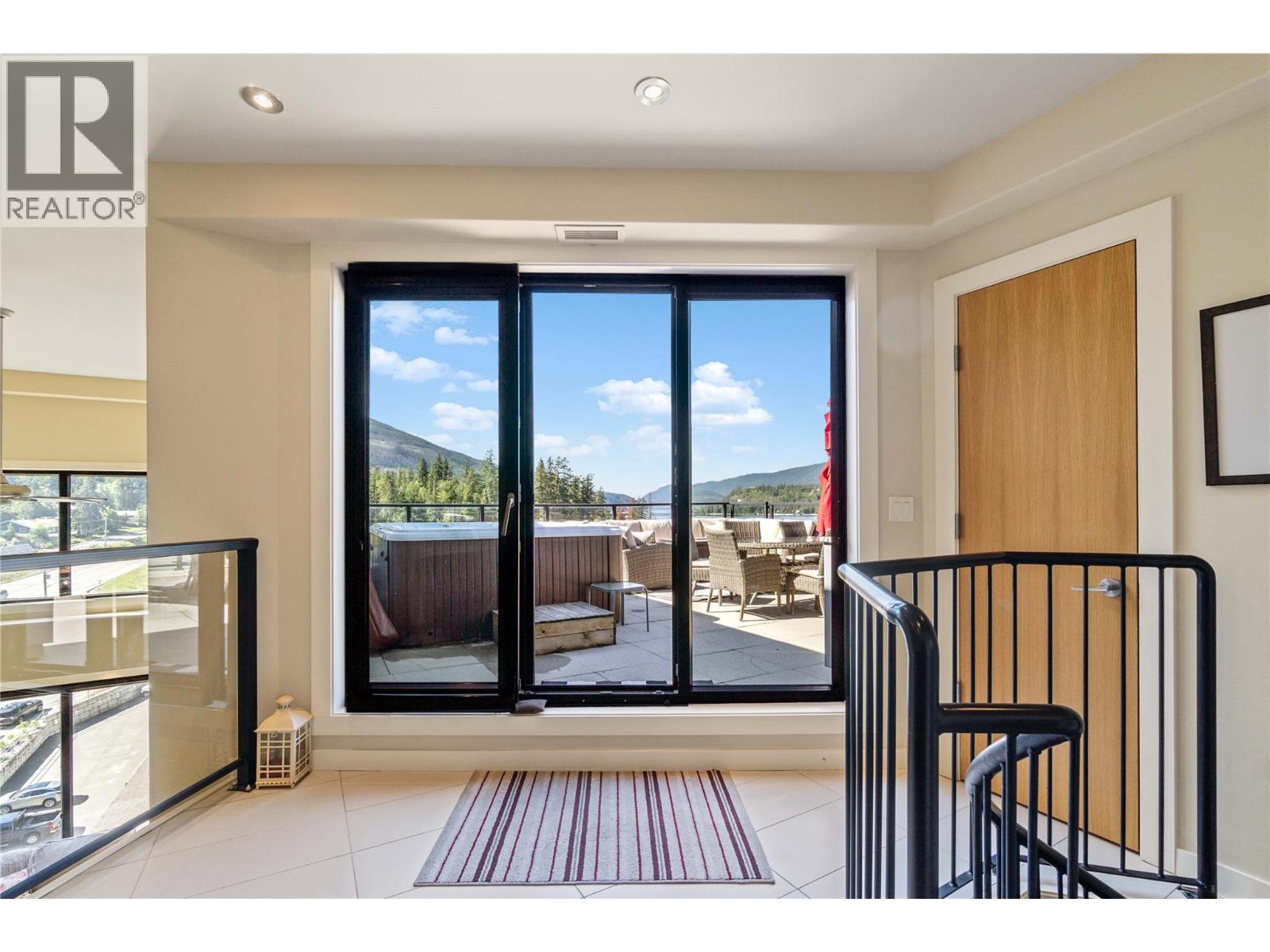 #703 326 Mara Lake Lane - 65