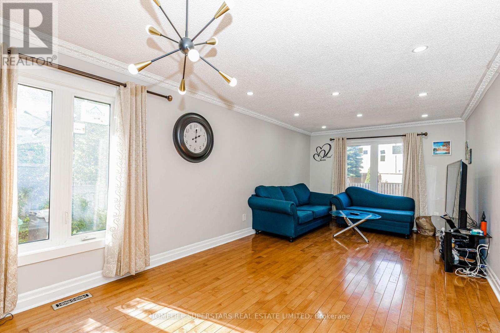 26 AMAZON COURT - 14