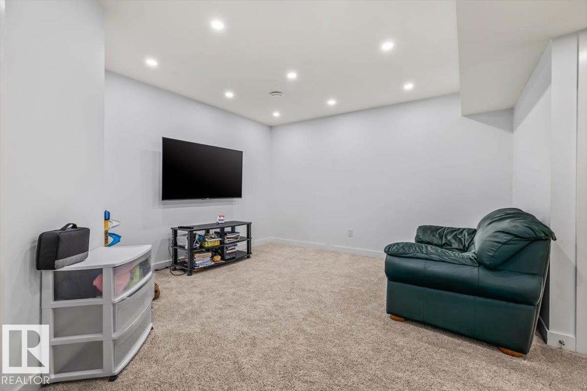 3082 WHITELAW DR NW — photo 29