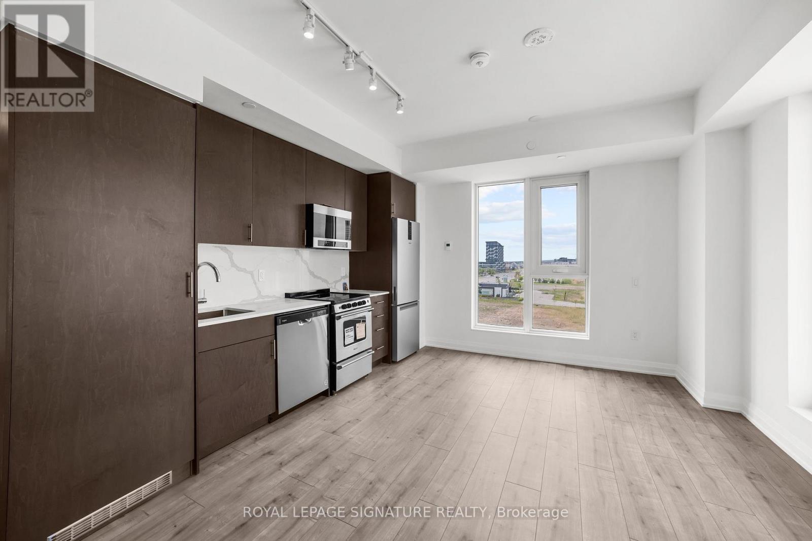 #716 412 SILVER MAPLE ROAD - 14