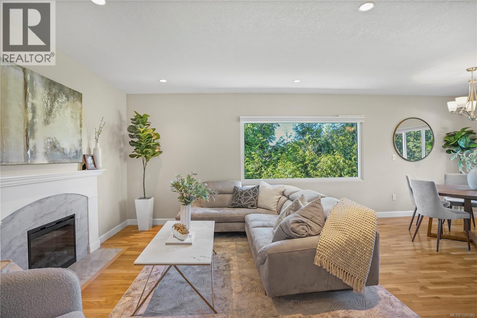 1697 Yale St - 7