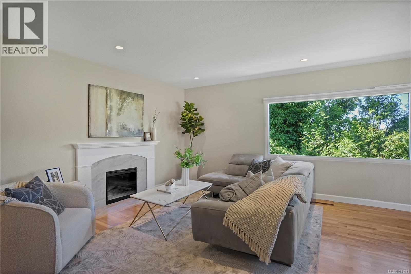1697 Yale St - 9