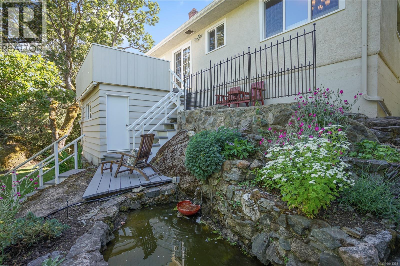 1697 Yale St - 27