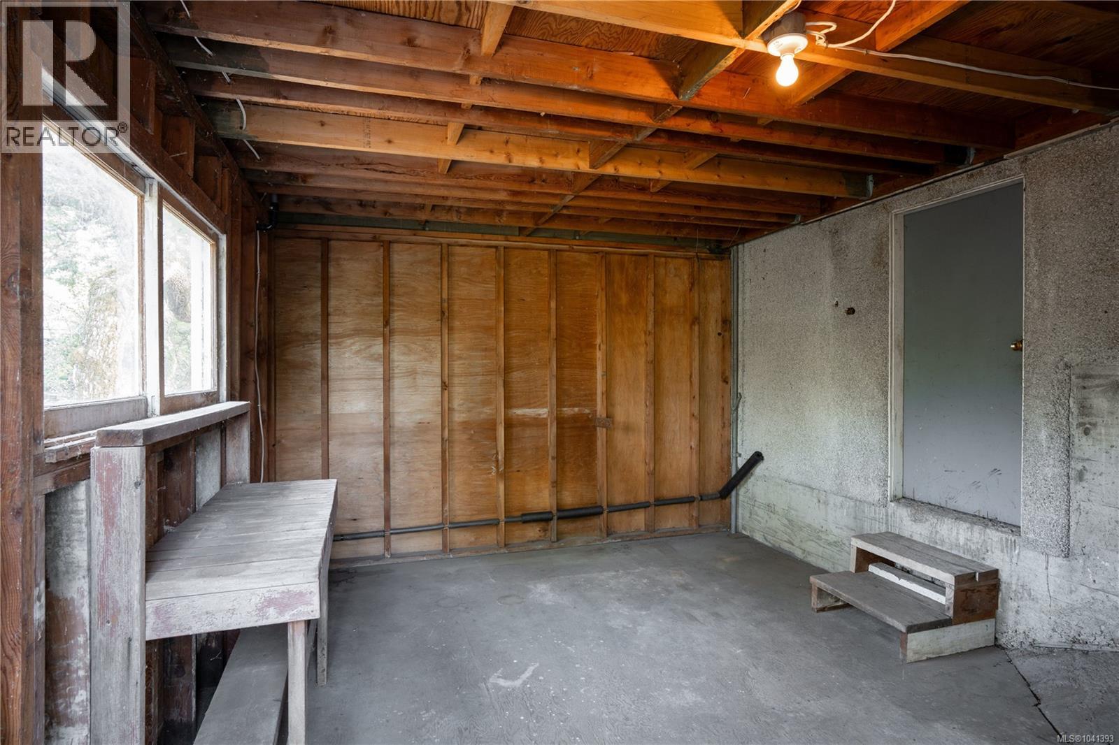 1697 Yale St - 33