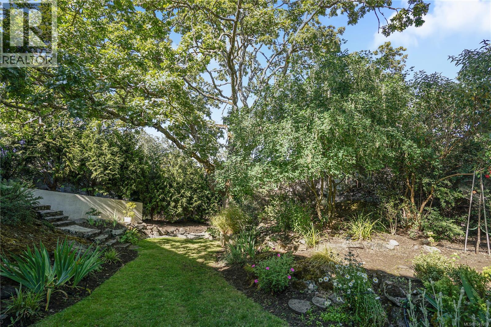 1697 Yale St - 36