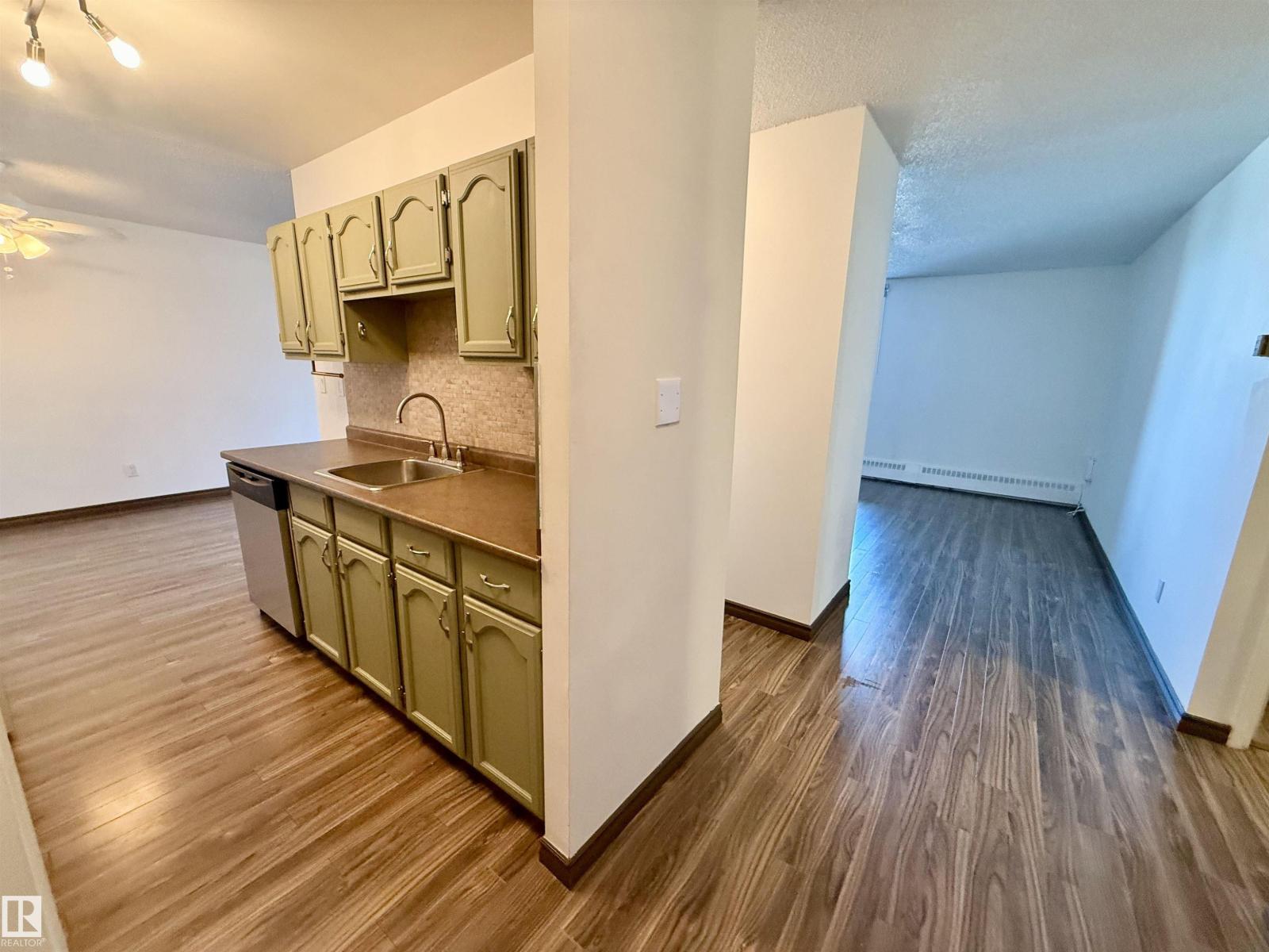 #409 10145 109 st NW - 11