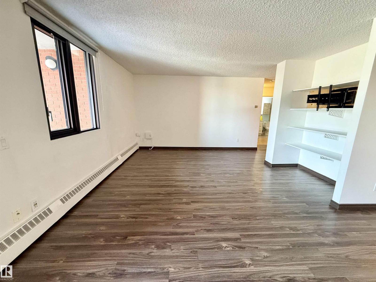#409 10145 109 st NW - 6