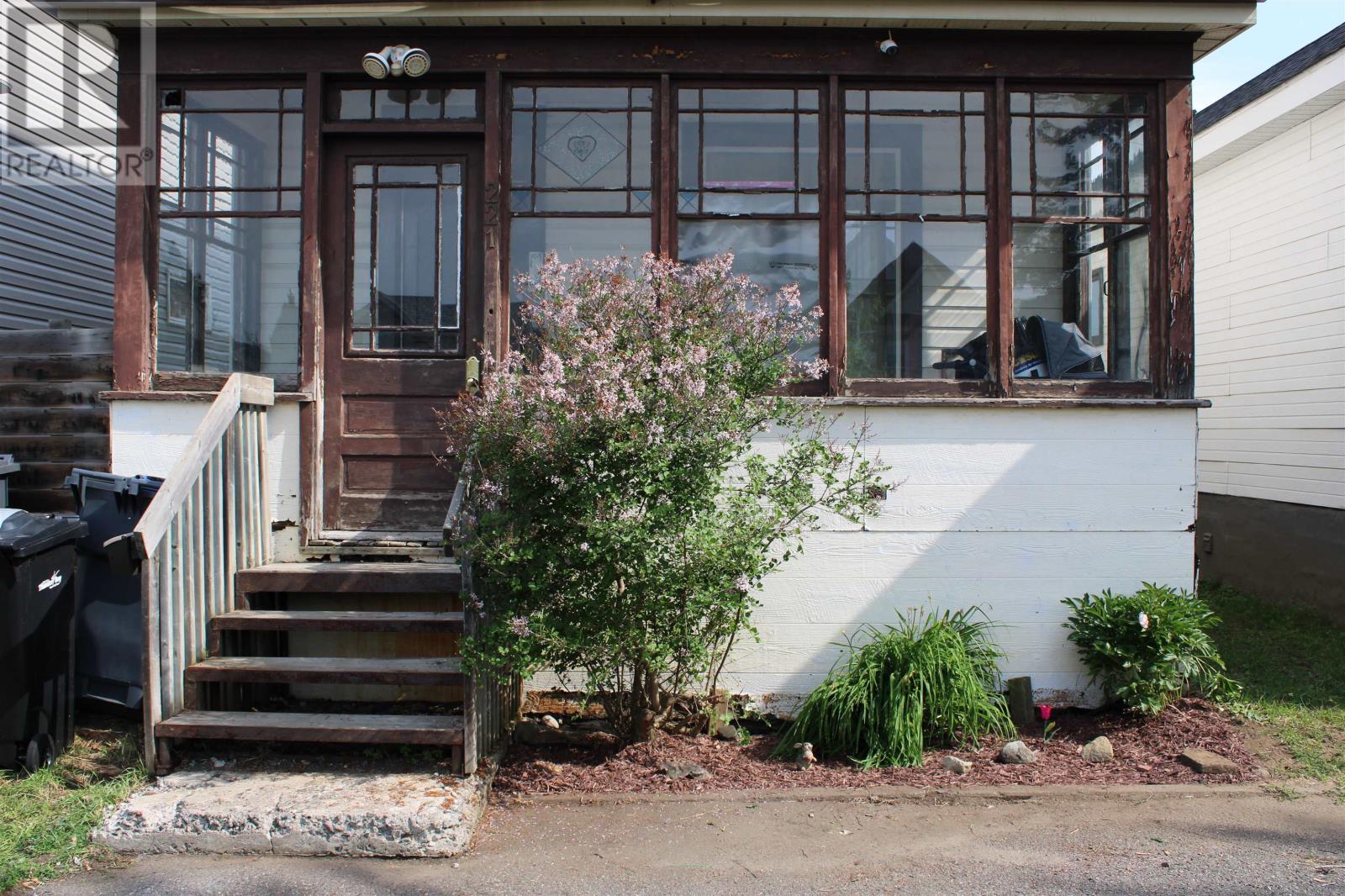 221 Francis St W - 2