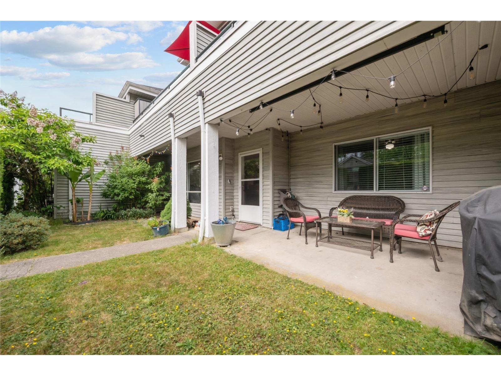 2 Bed, 1 Bath House for Sale in Surrey – 3 13660 84 AVENUE, Surrey – MLS# R3133627 - Image 2