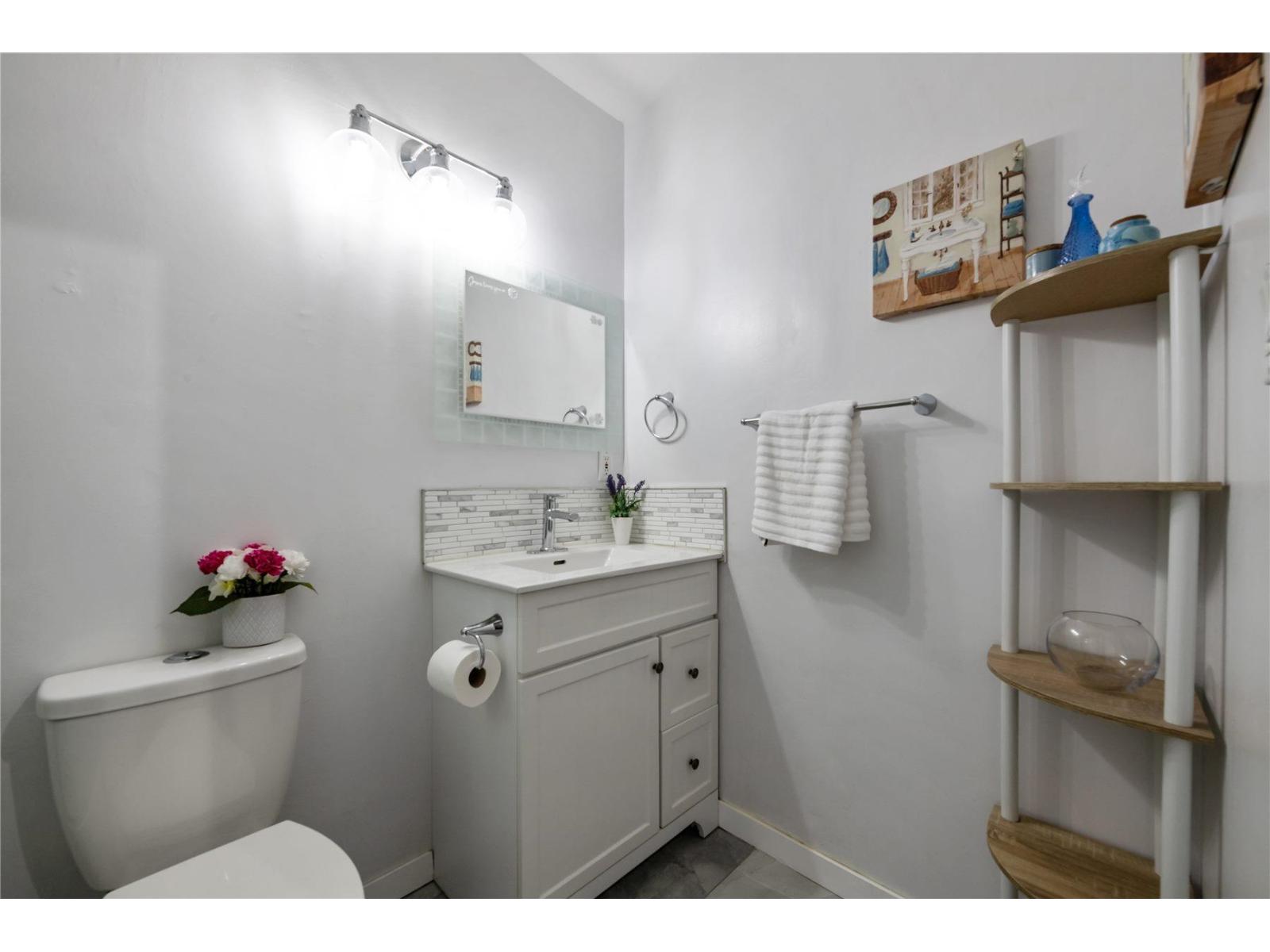 2 Bed, 1 Bath House for Sale in Surrey – 3 13660 84 AVENUE, Surrey – MLS# R3133627 - Image 18
