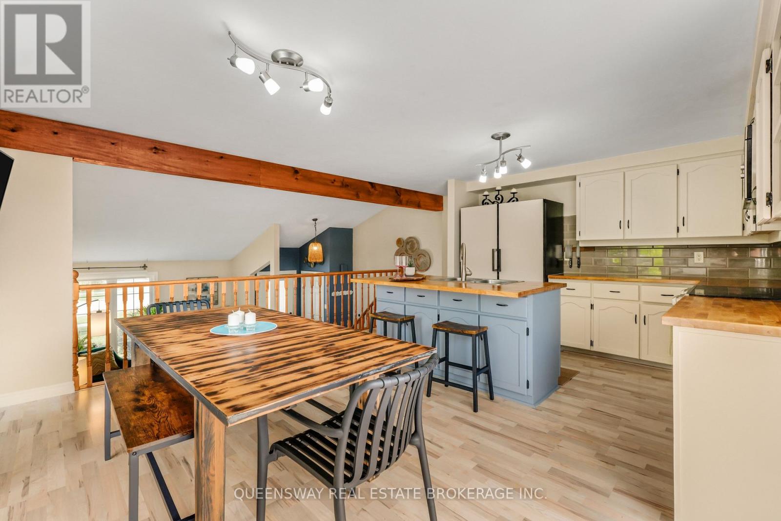 46 GREENWICH DRIVE - 17