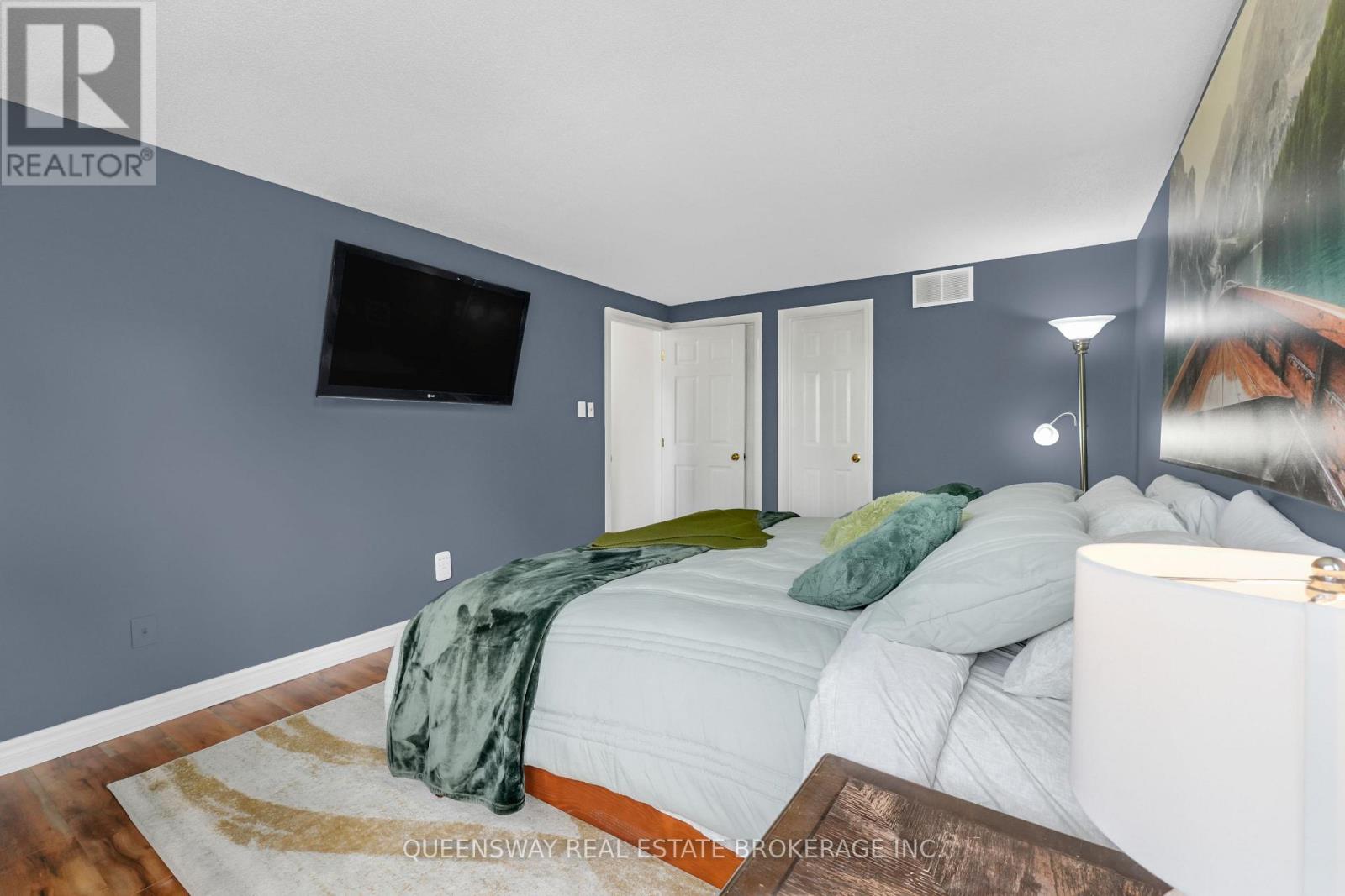 46 GREENWICH DRIVE - 22