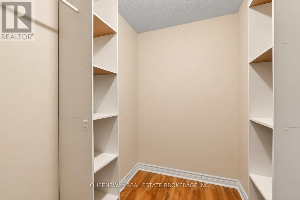 46 GREENWICH DRIVE - 24