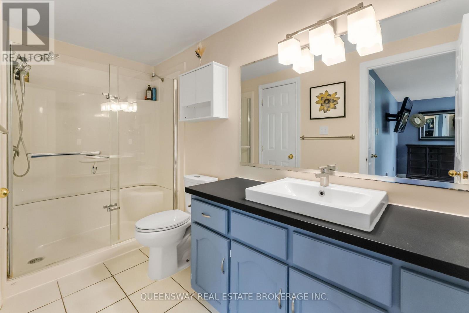 46 GREENWICH DRIVE - 25
