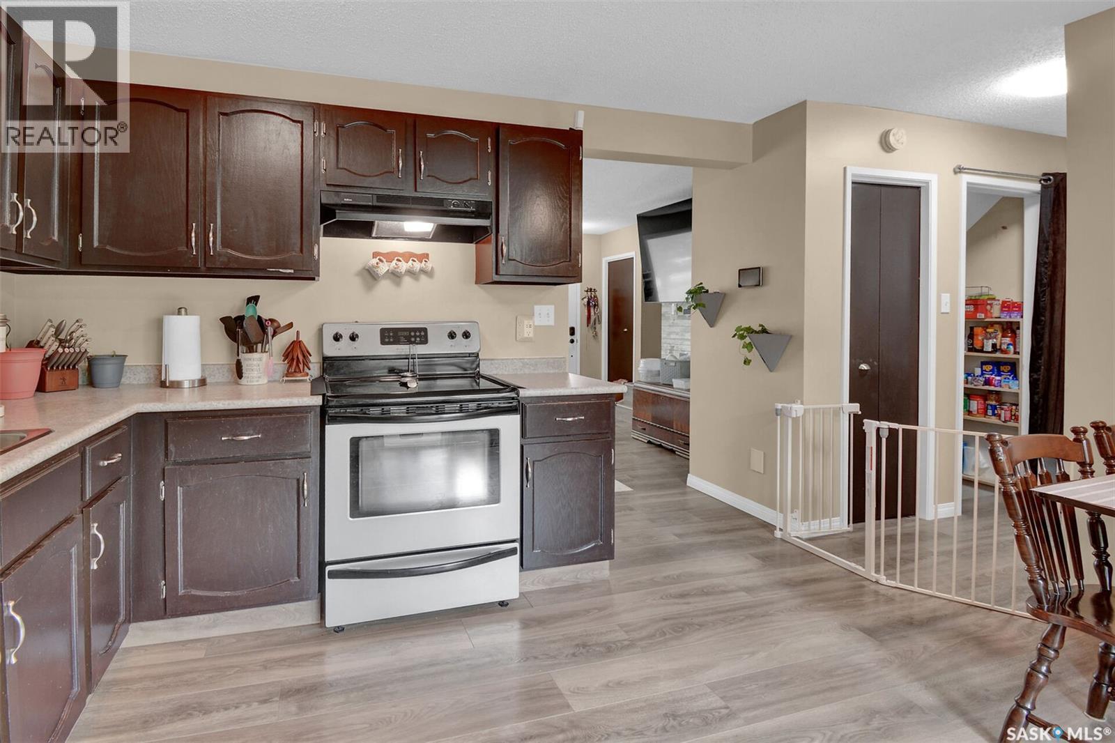 409 Lenore DRIVE — photo 10