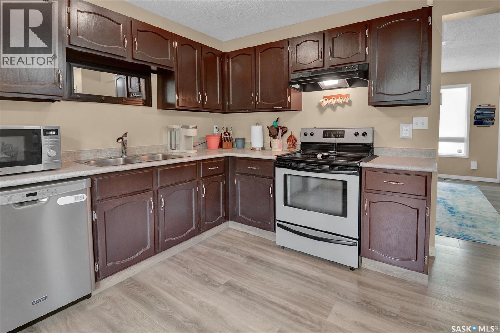 409 Lenore DRIVE — photo 9