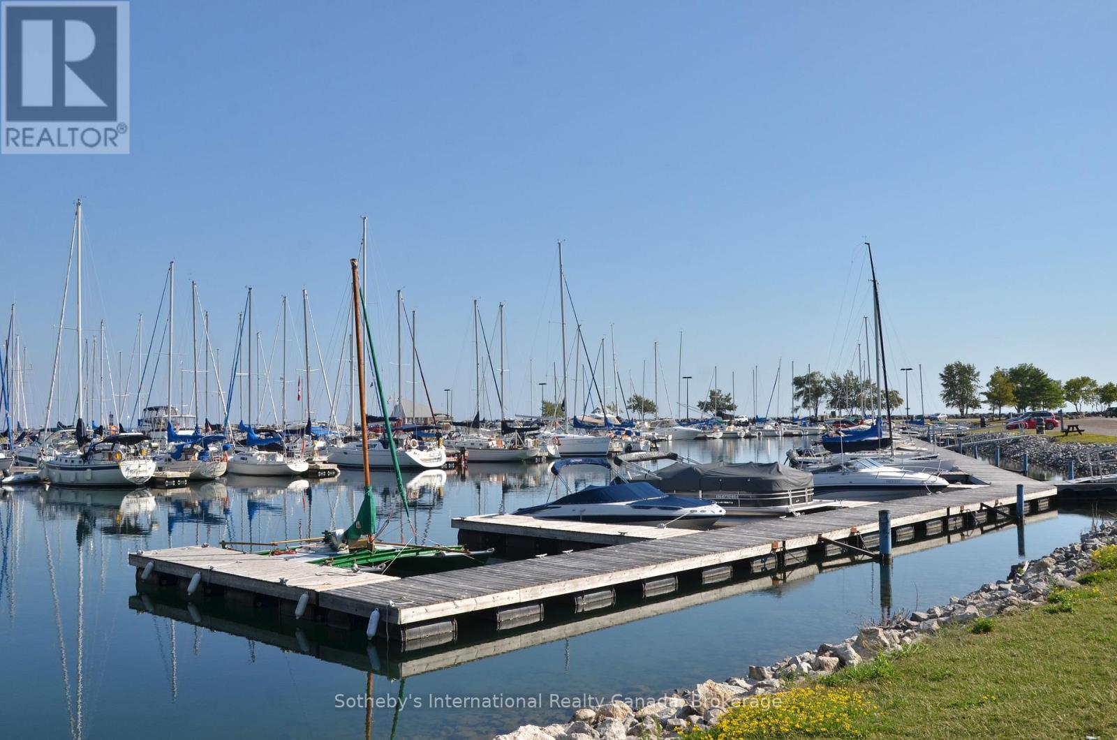 #103 150 VICTORIA STREET S - 27