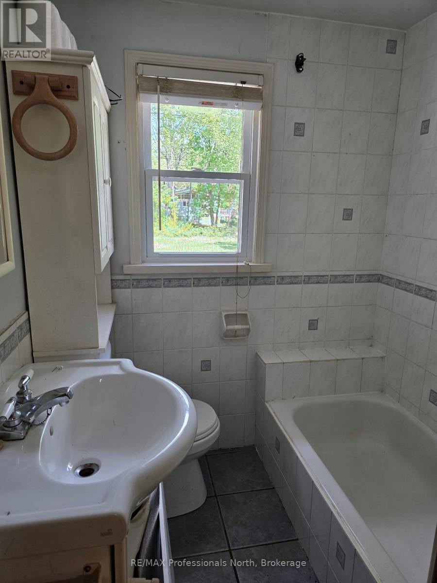 46 ROBERT ROAD W - 17