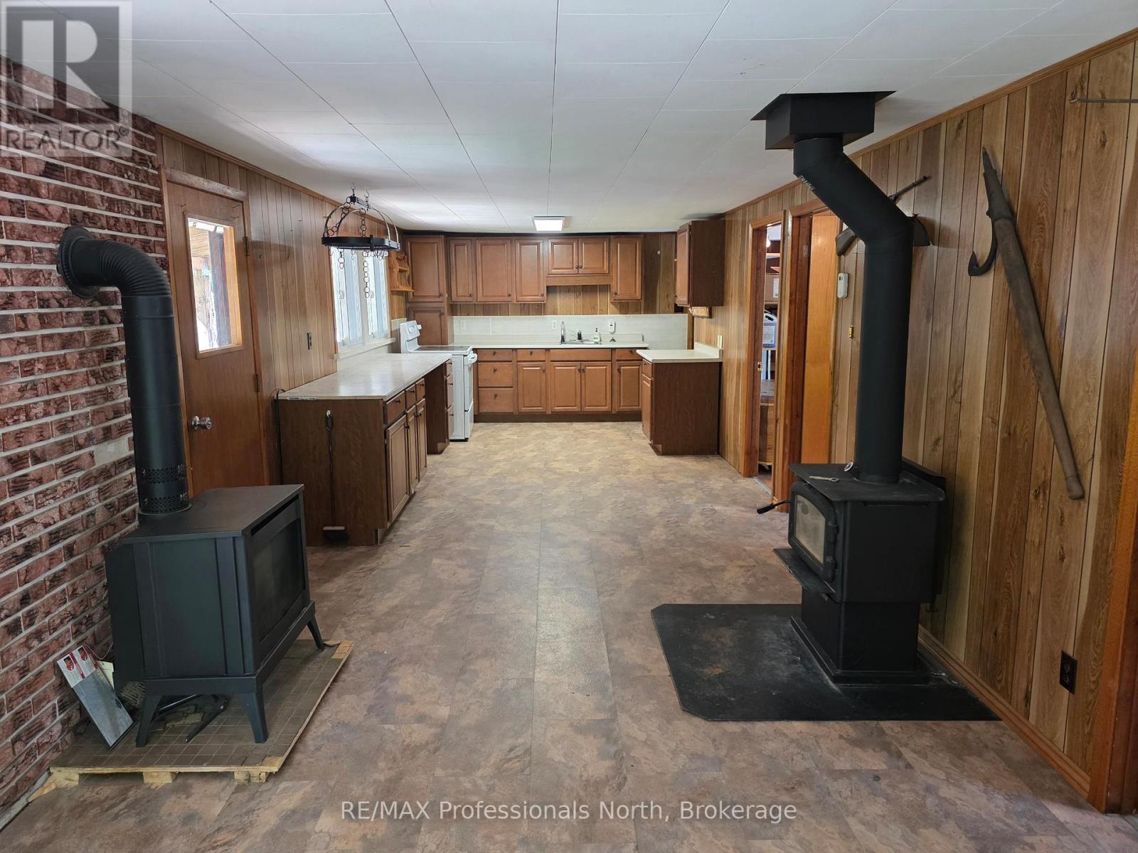 46 ROBERT ROAD W - 8