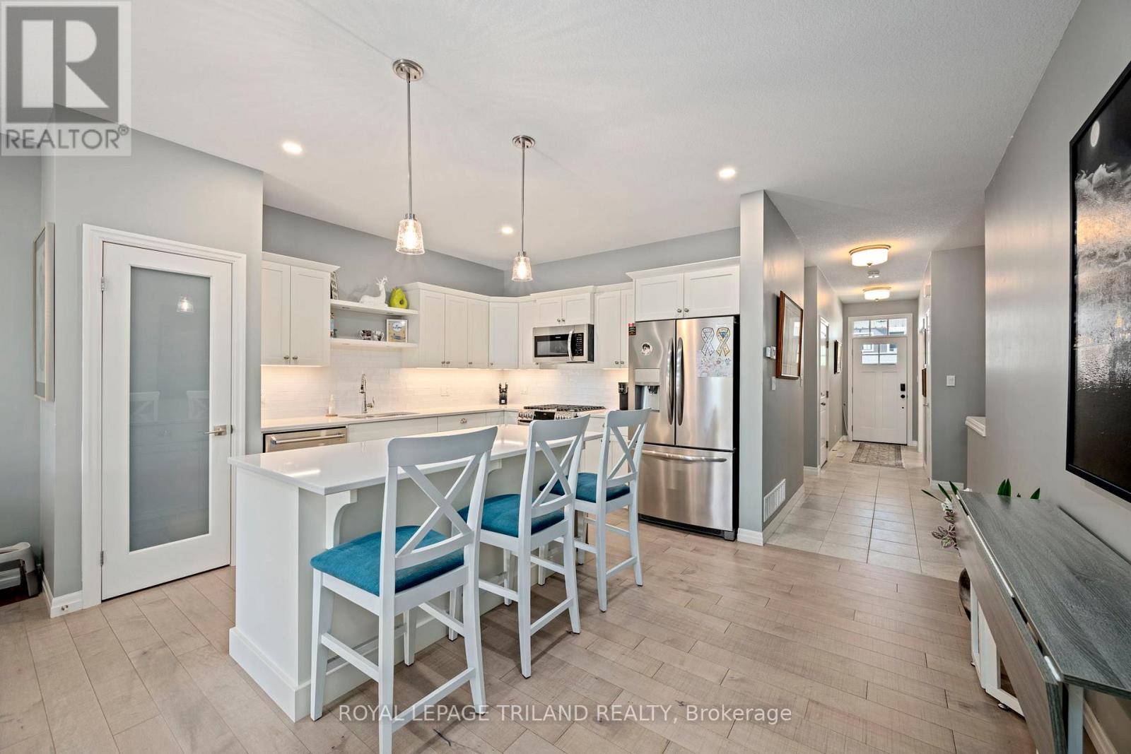 32 CHARTER CREEK COURT - 16