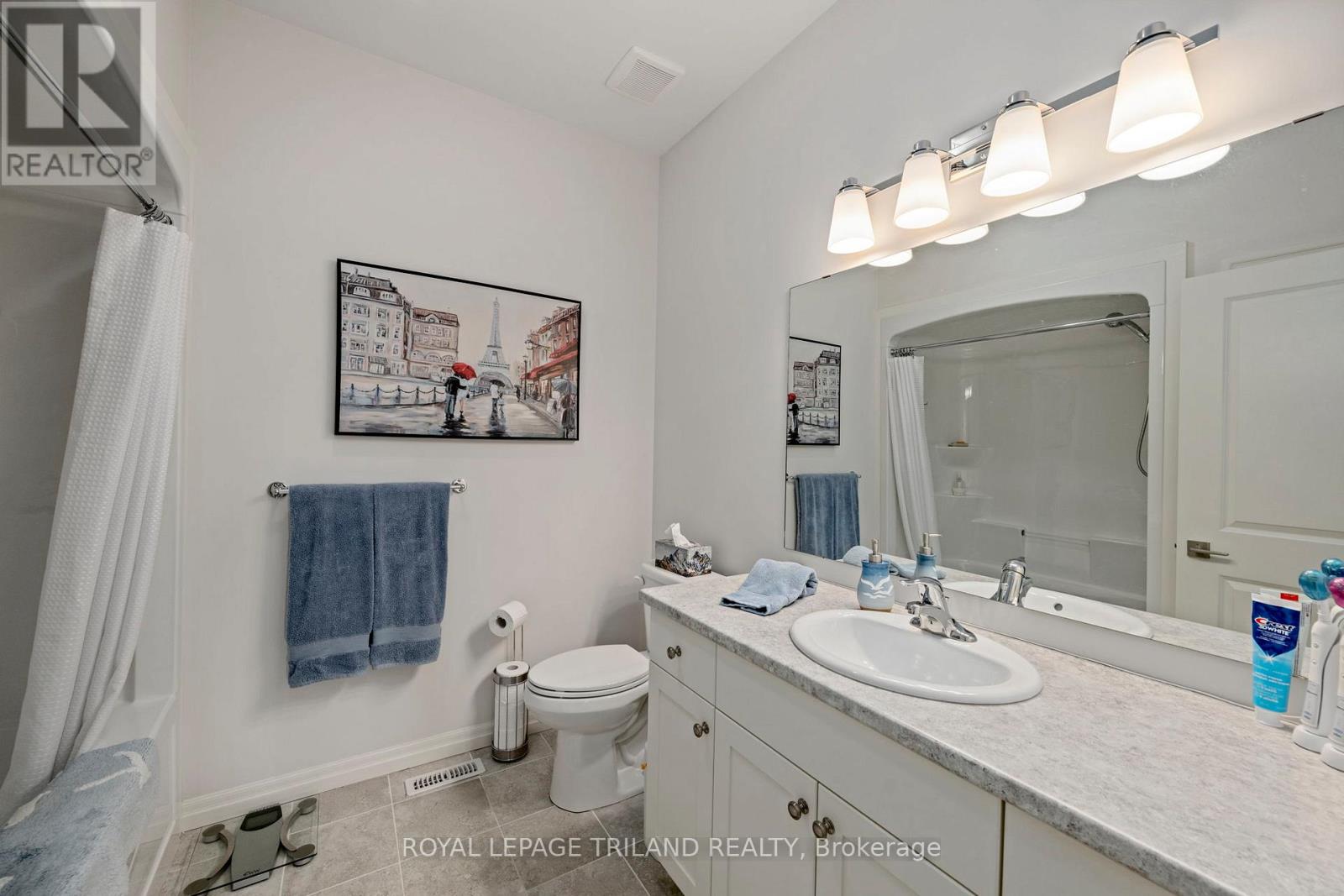 32 CHARTER CREEK COURT - 19