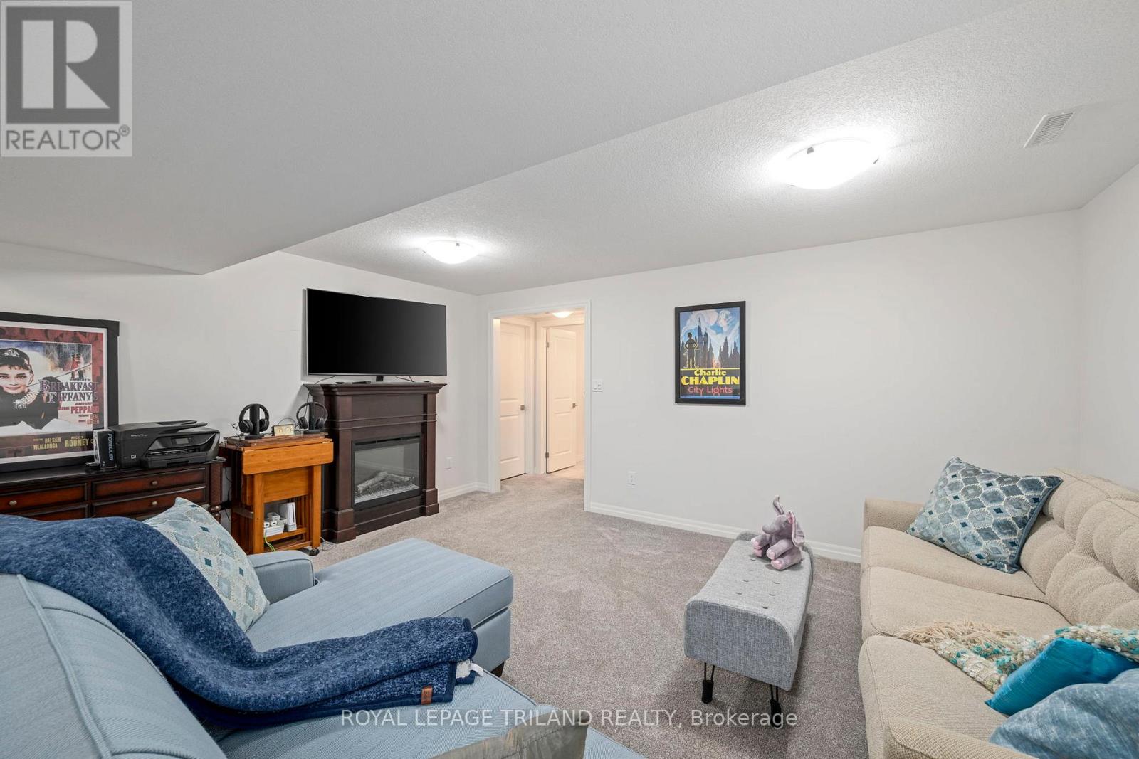 32 CHARTER CREEK COURT - 21