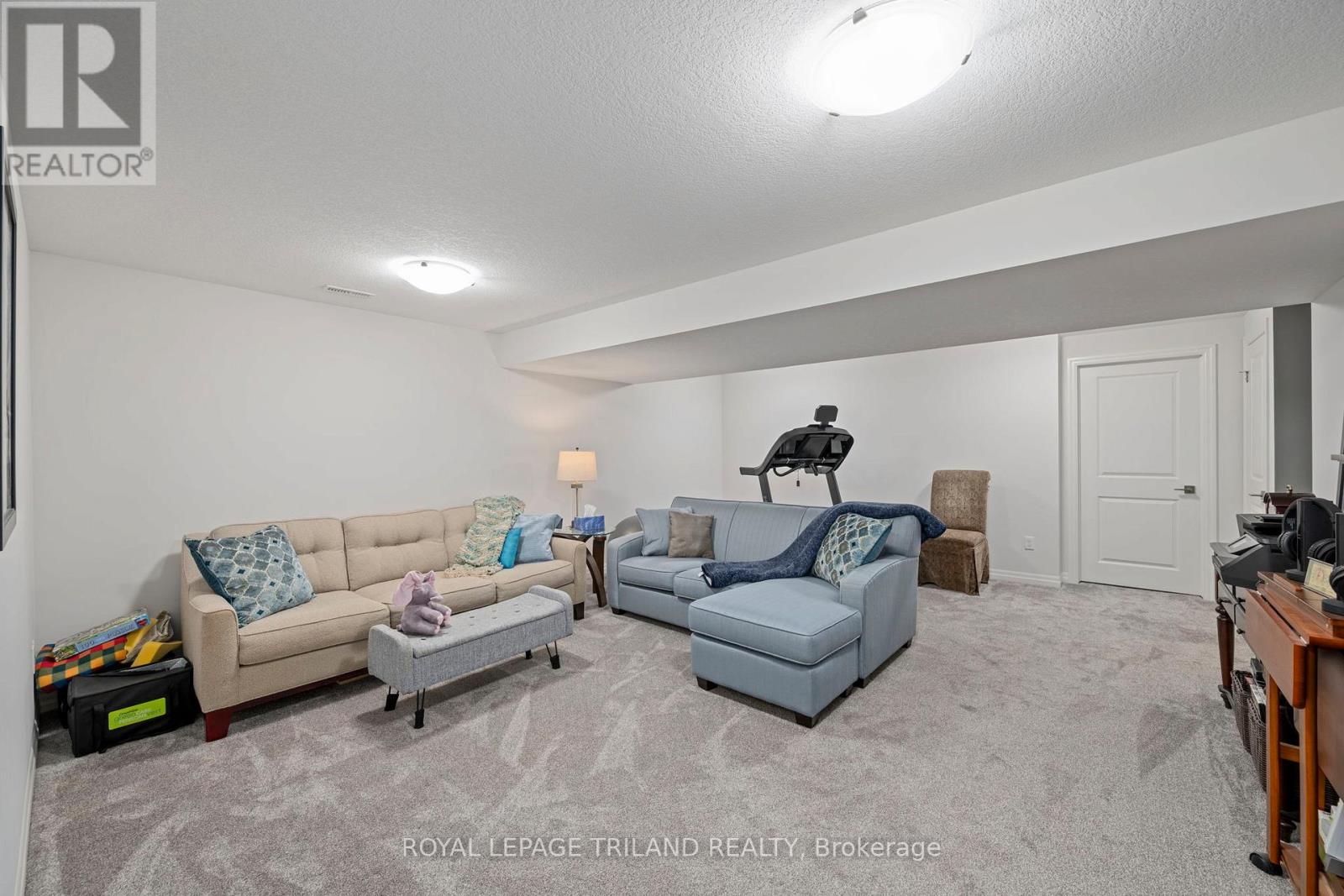32 CHARTER CREEK COURT - 25