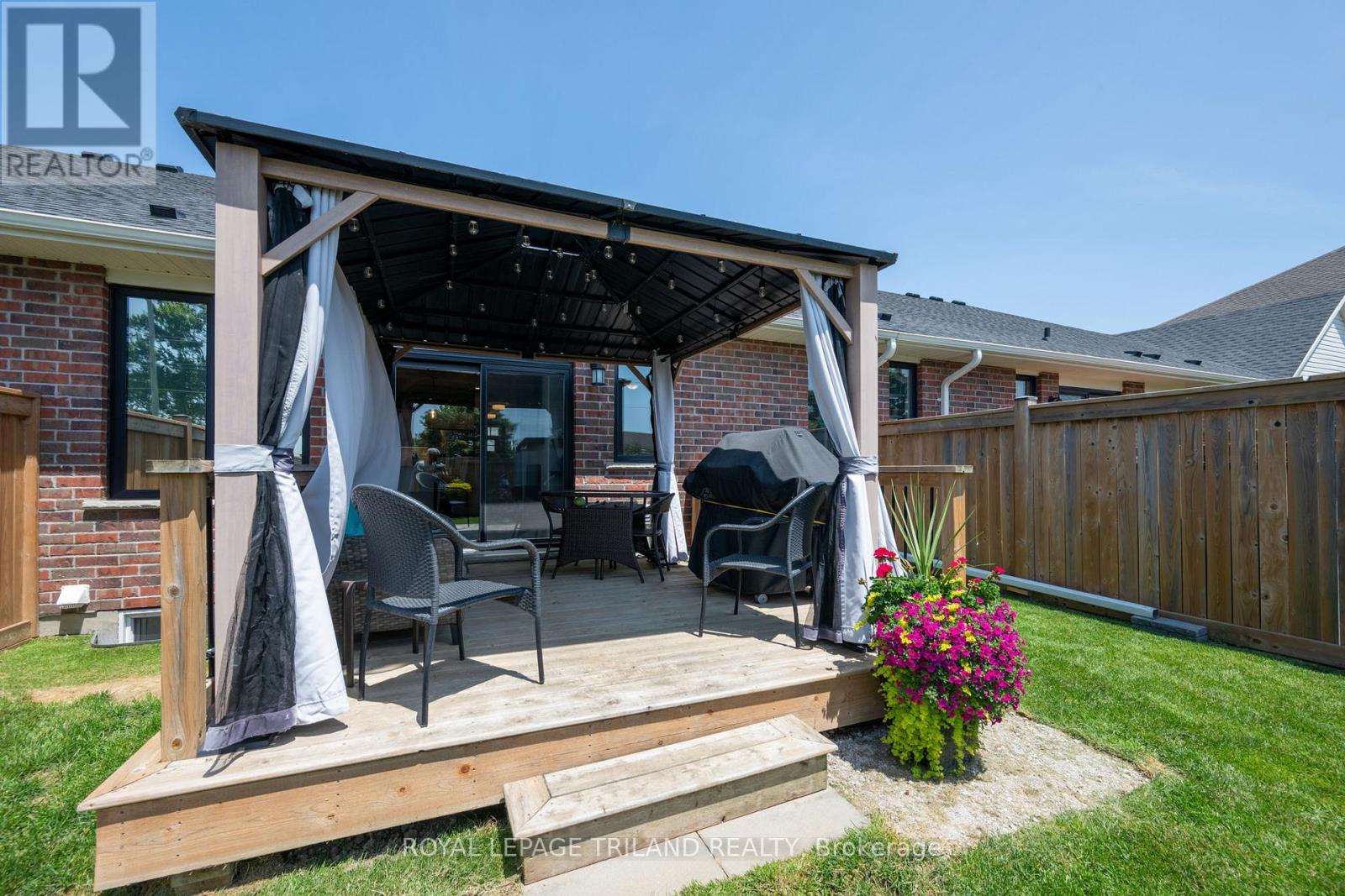 32 CHARTER CREEK COURT - 27