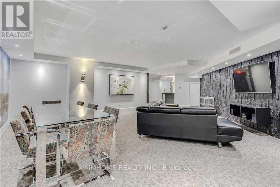 #207 33 UNIVERSITY AVENUE - 25