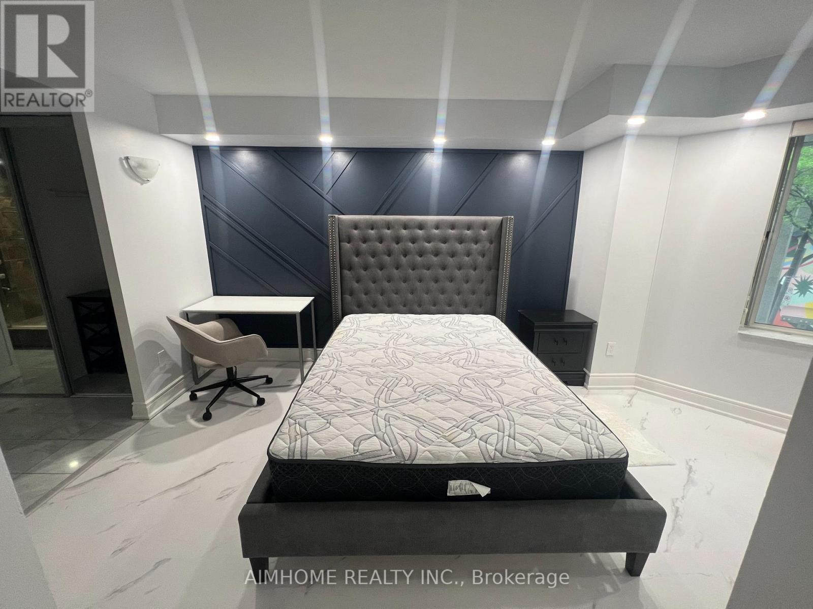 #207 33 UNIVERSITY AVENUE - 8