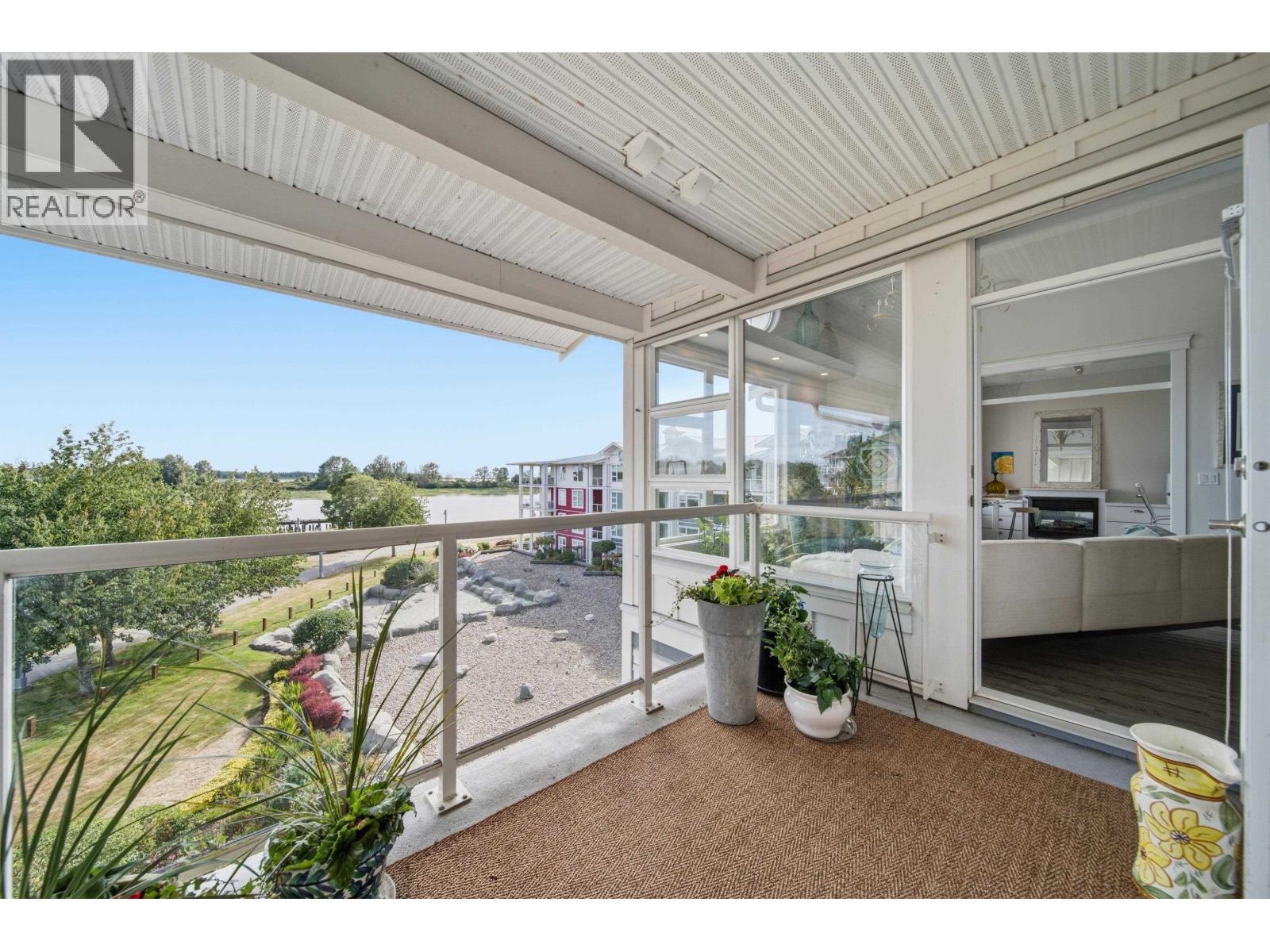 #404-4600 WESTWATER Drive, Richmond