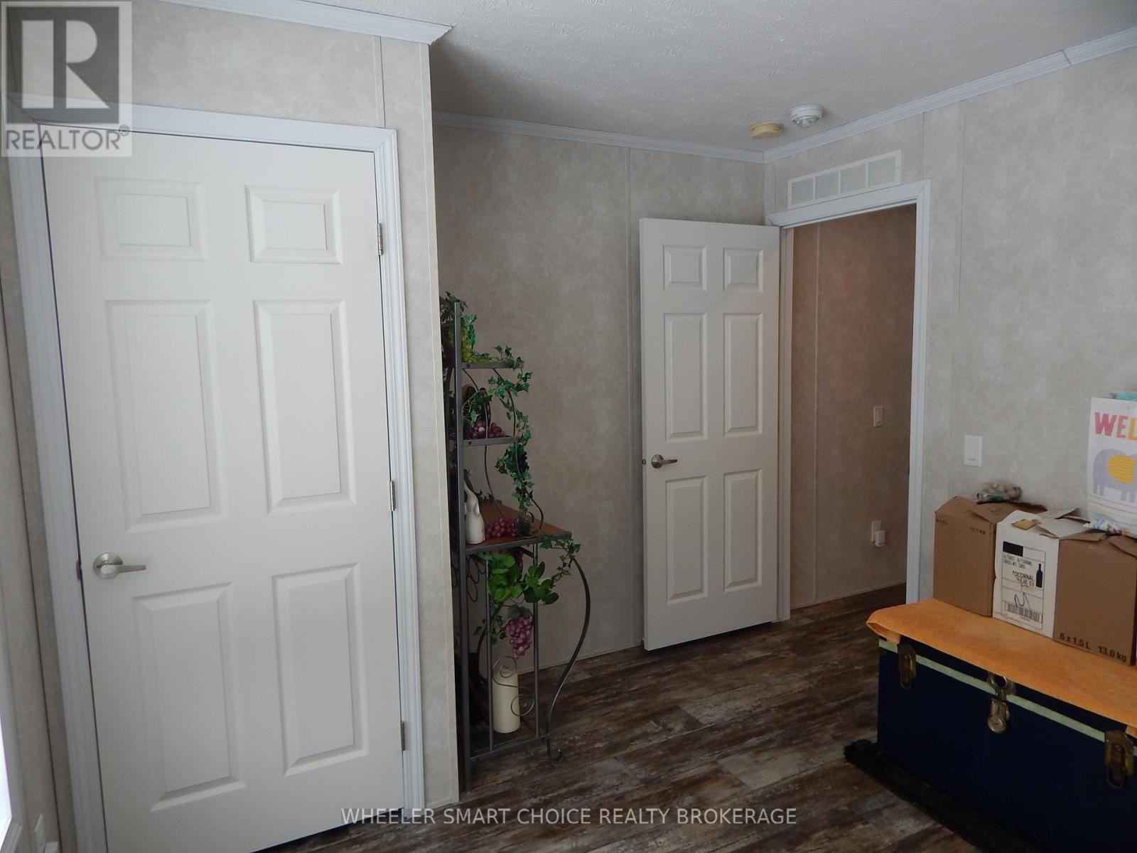 2729 CROWS NEST ROAD E - 21