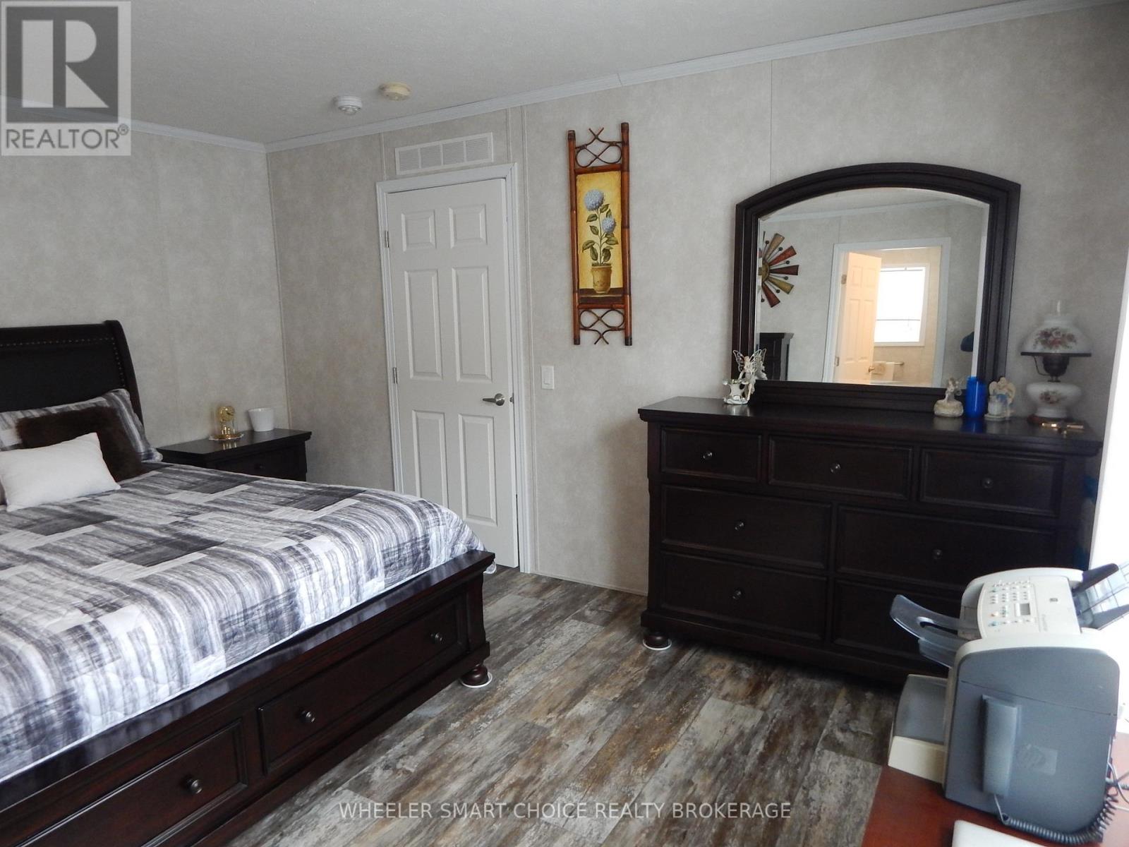2729 CROWS NEST ROAD E - 27