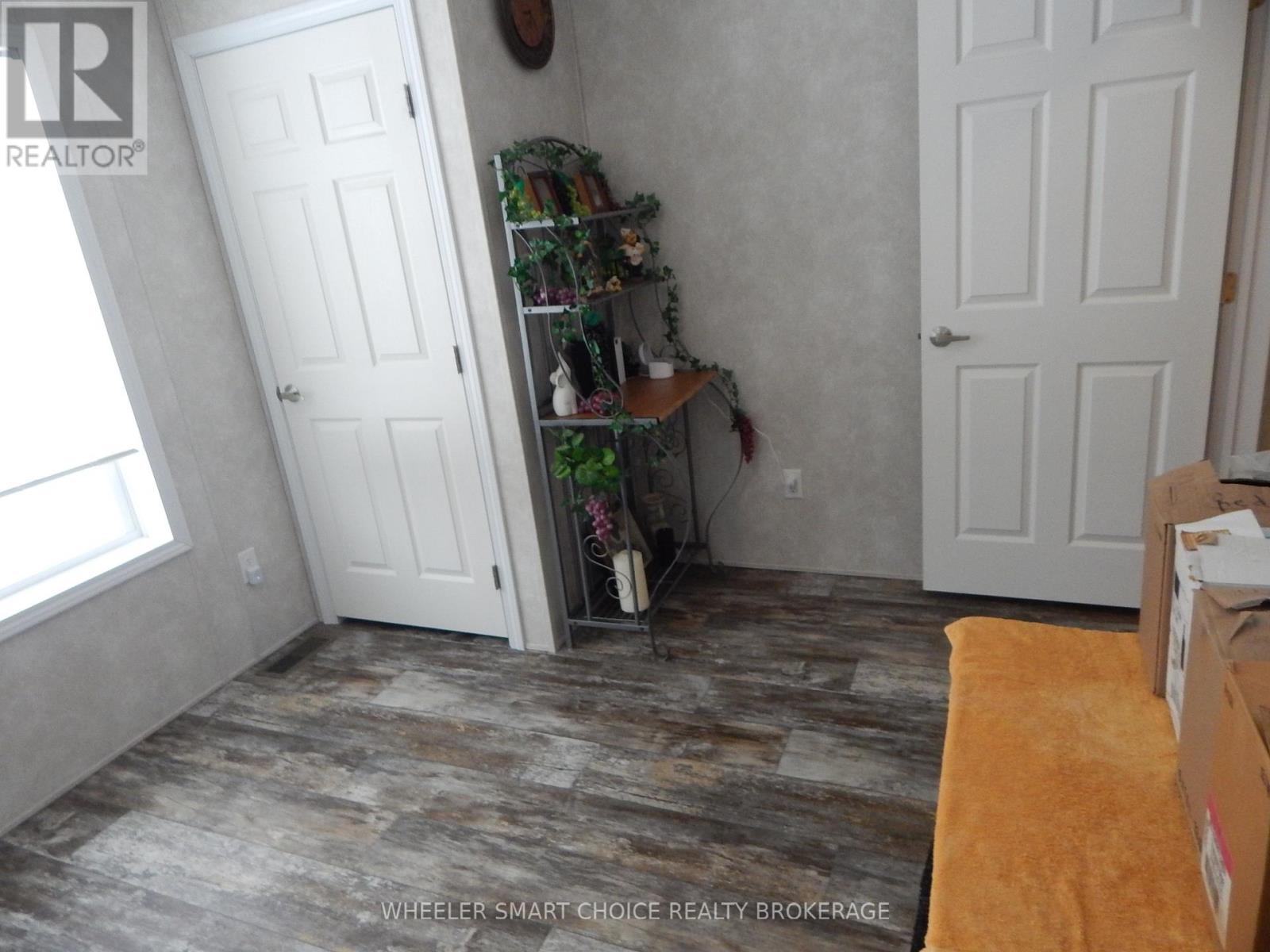 2729 CROWS NEST ROAD E - 23