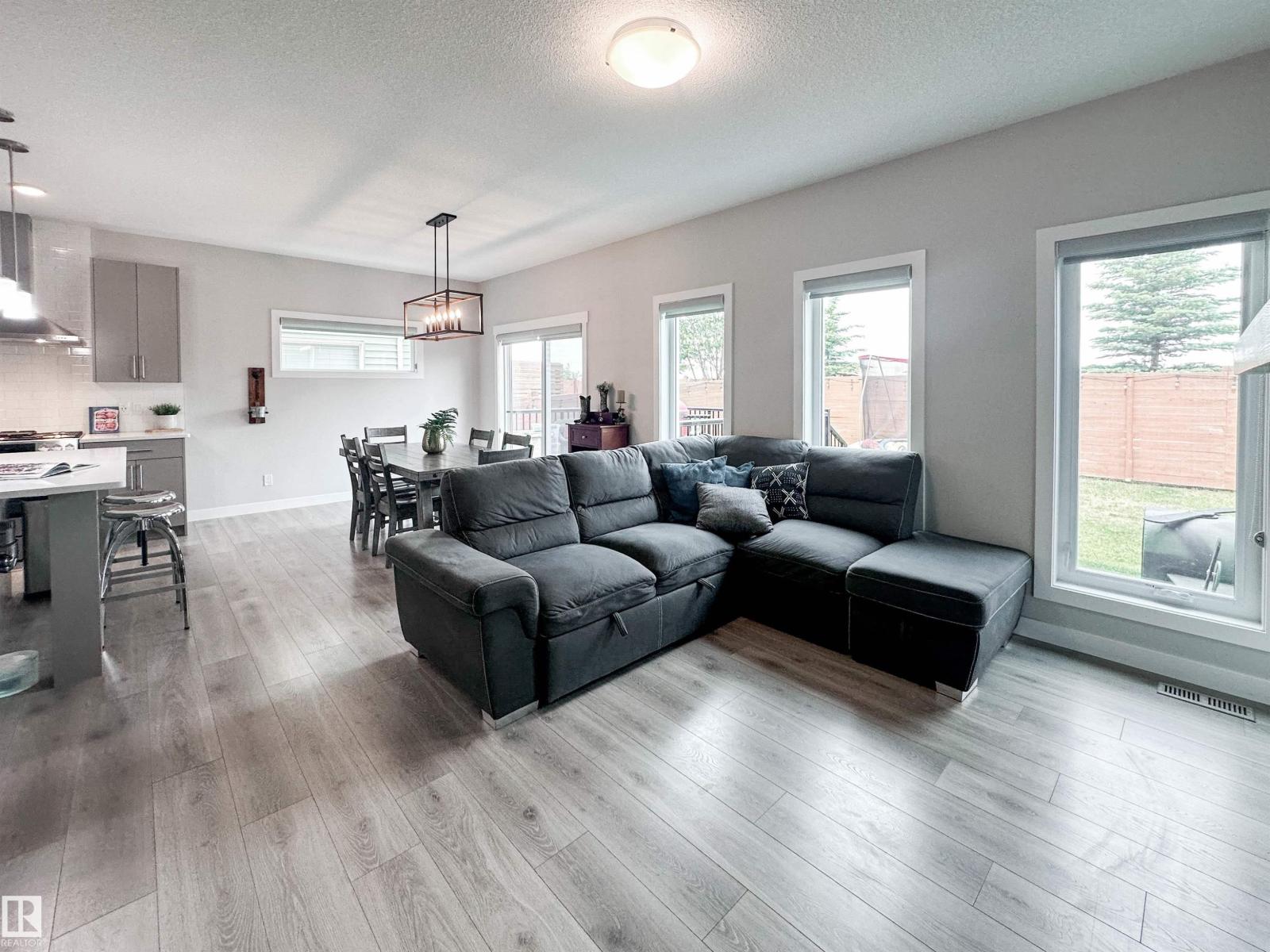 103 JOYAL WY - 22