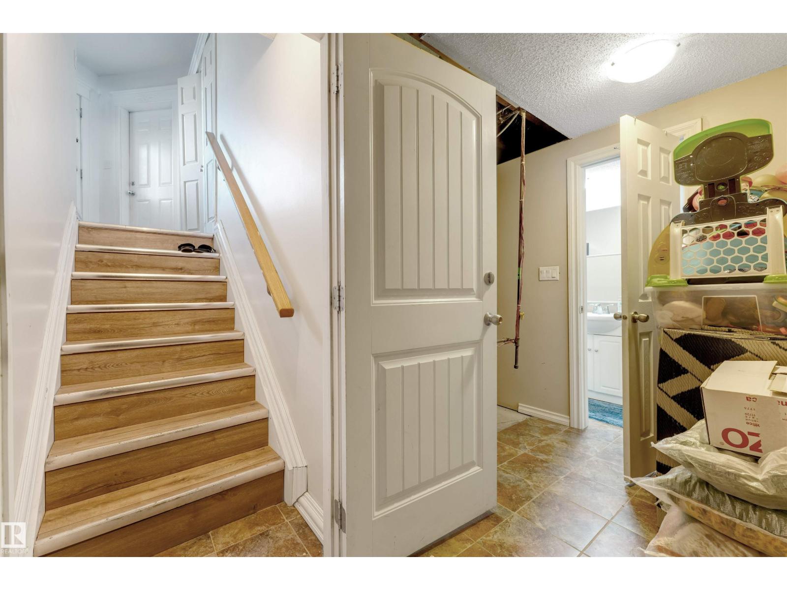 7920 7 AV SW — photo 37