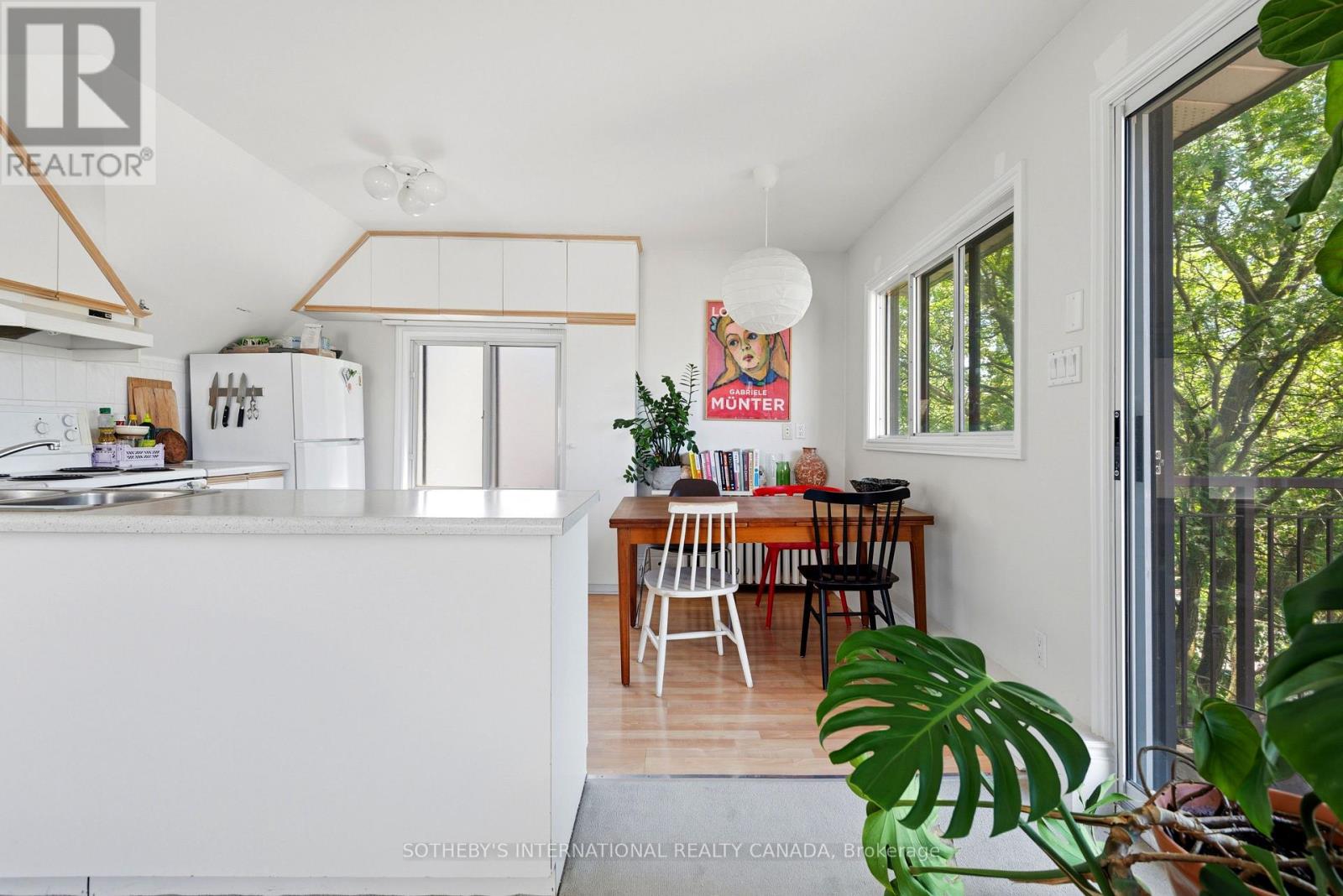 376 SUNNYSIDE AVENUE - Image 18