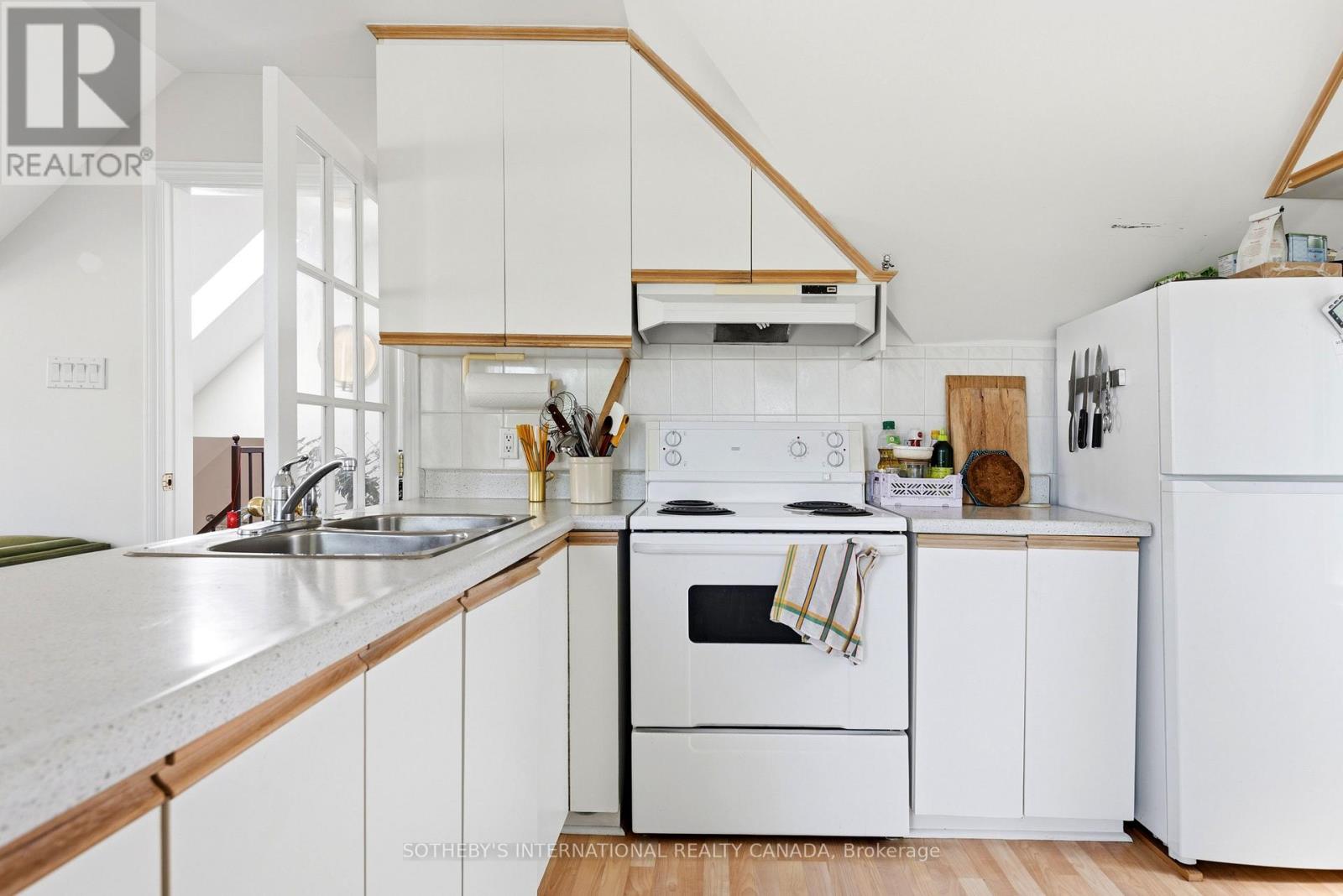 376 SUNNYSIDE AVENUE - Image 19