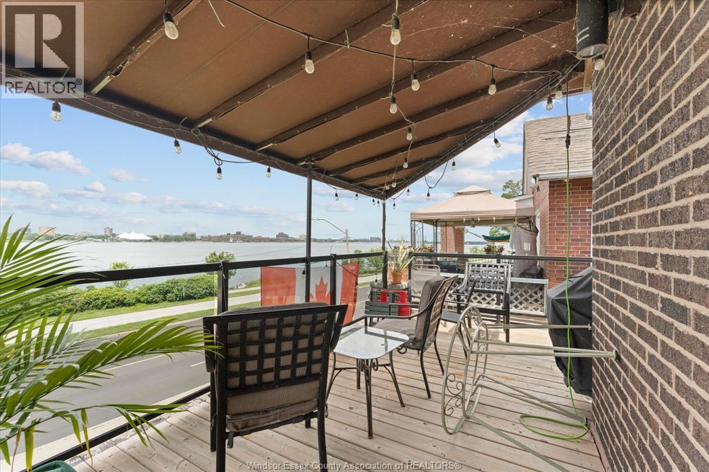 1331 RIVERSIDE DRIVE - 18