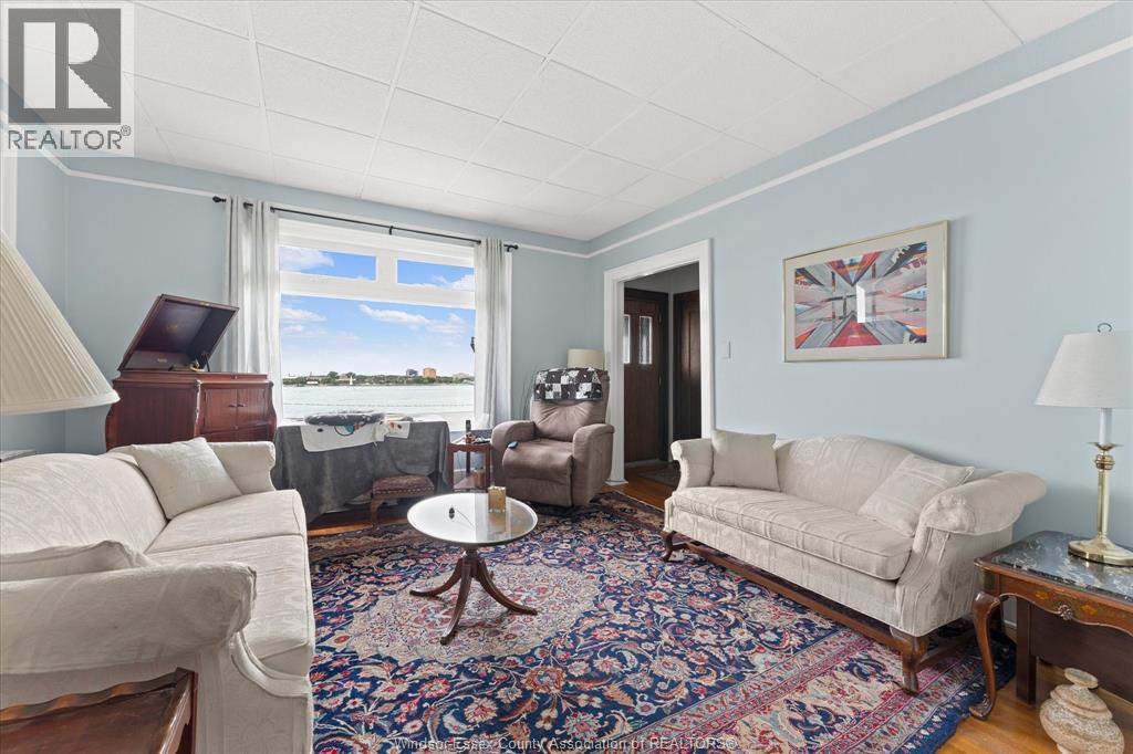 1331 RIVERSIDE DRIVE - 11