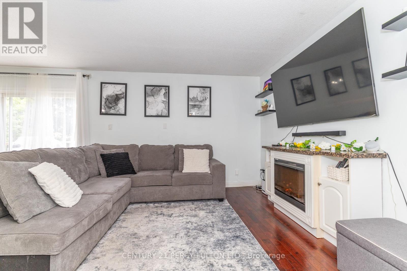 557 COBBLEHILL DRIVE - 17