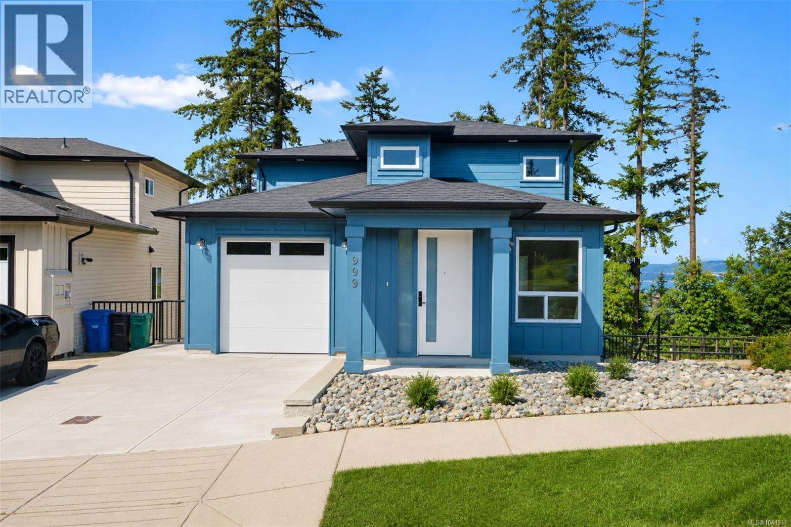 909 Harbour View St - 1