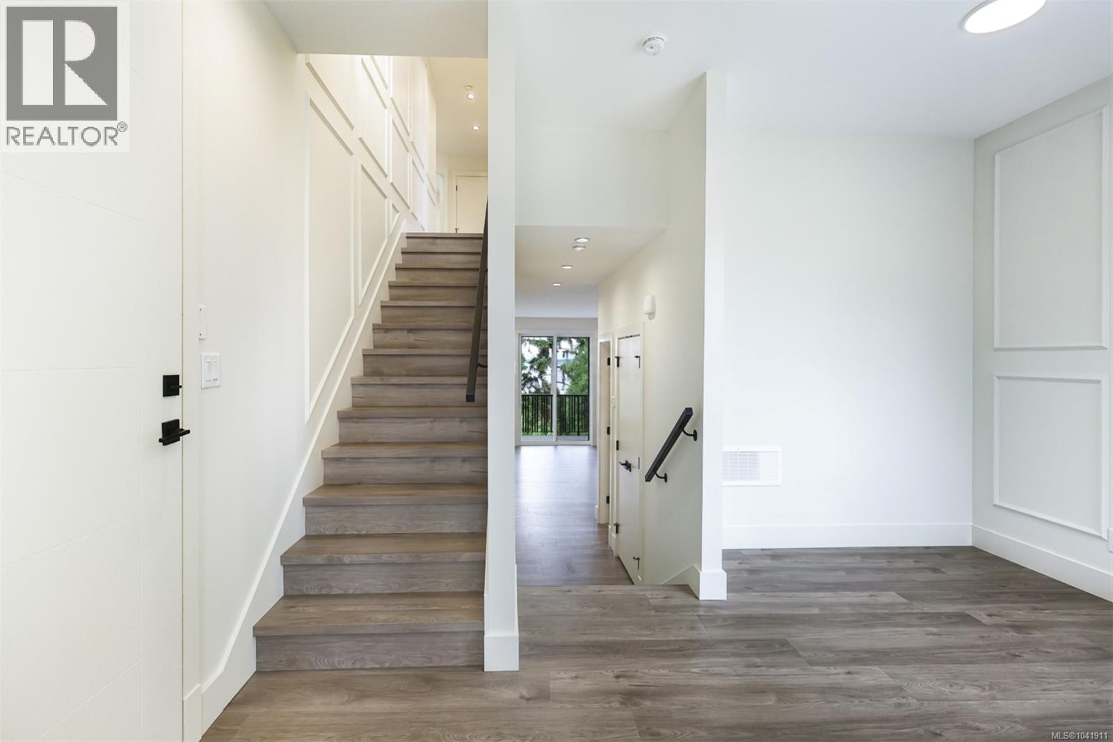909 Harbour View St - 11