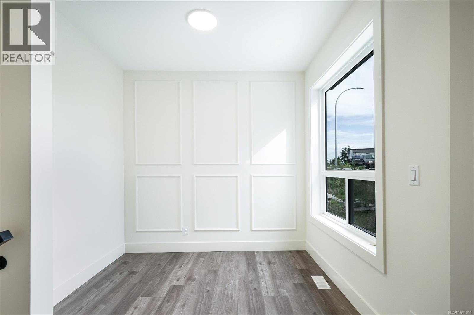 909 Harbour View St - 12