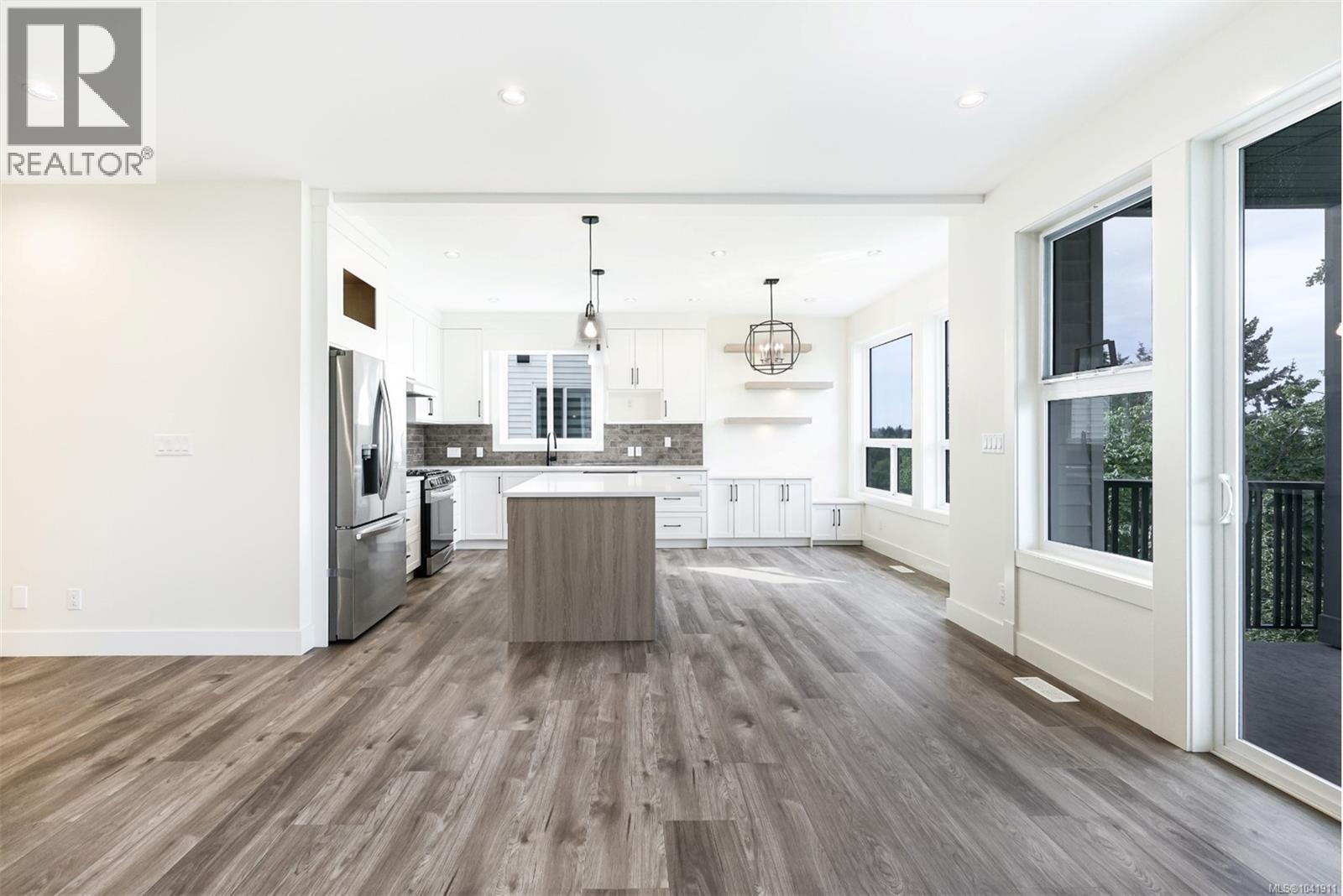 909 Harbour View St - 17