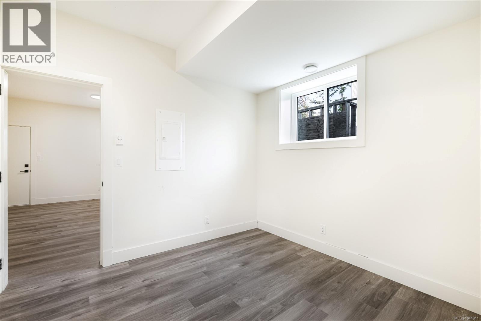 909 Harbour View St - 19