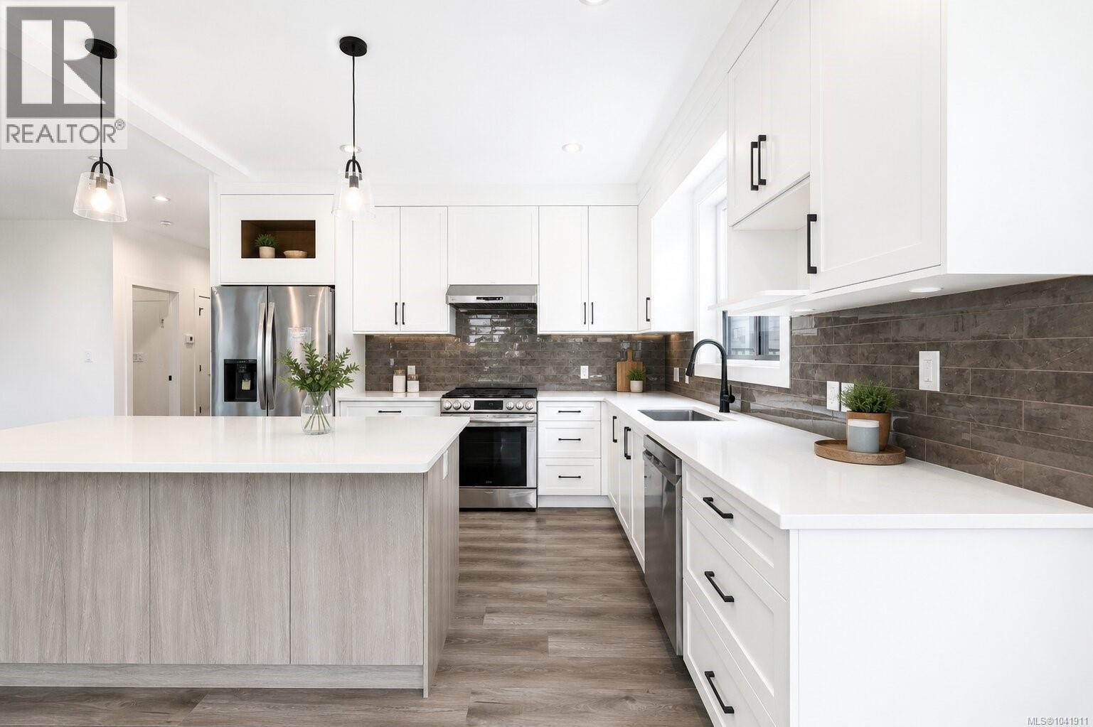 909 Harbour View St - 2