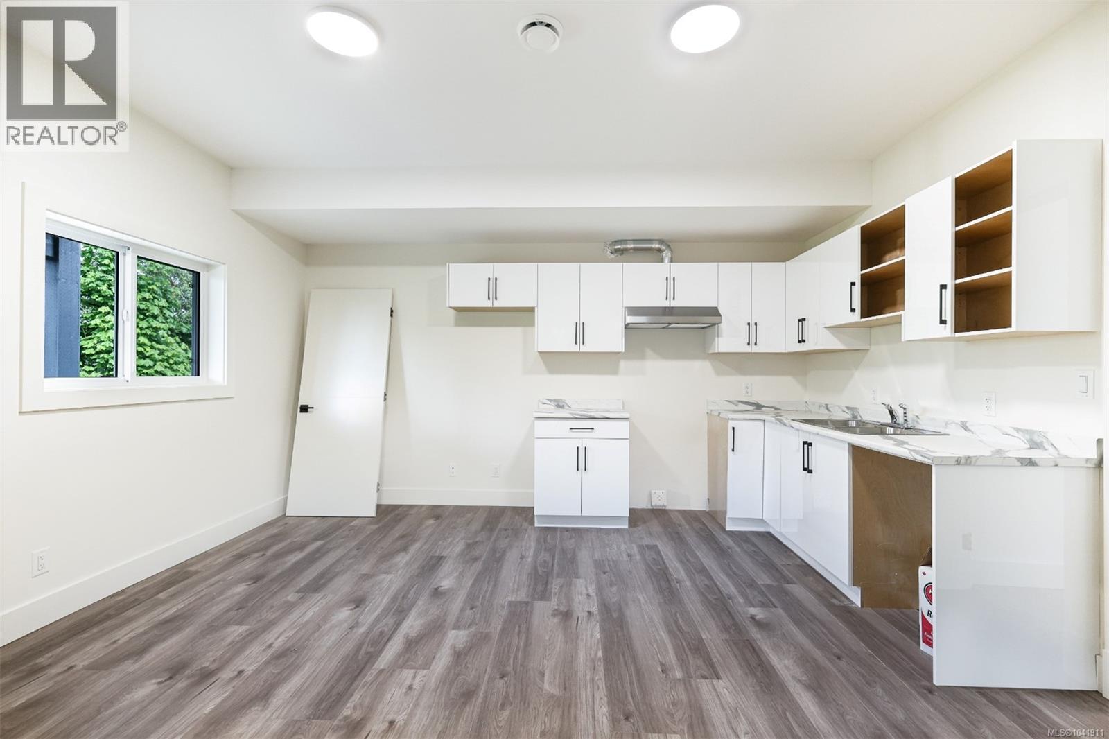 909 Harbour View St - 23
